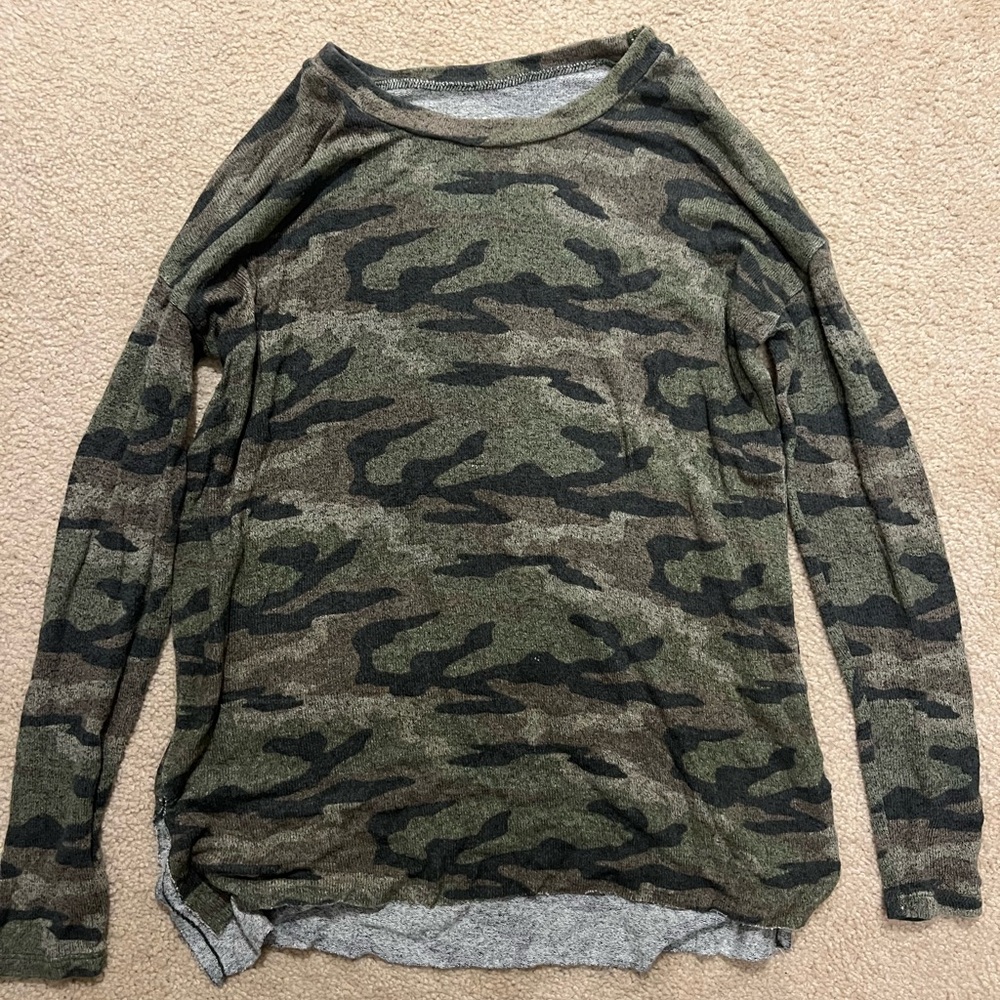 American Eagle Soft & Sexy Camo Long Sleeve Top